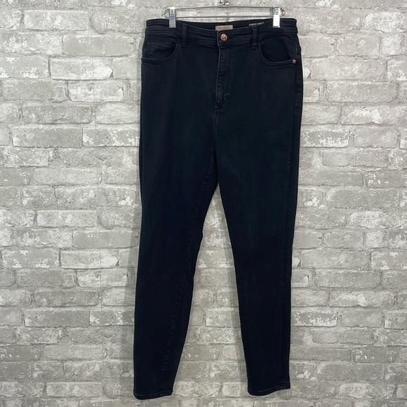 DL1961 Black Chrissy Ankle Jeans - Picture 1 of 8
